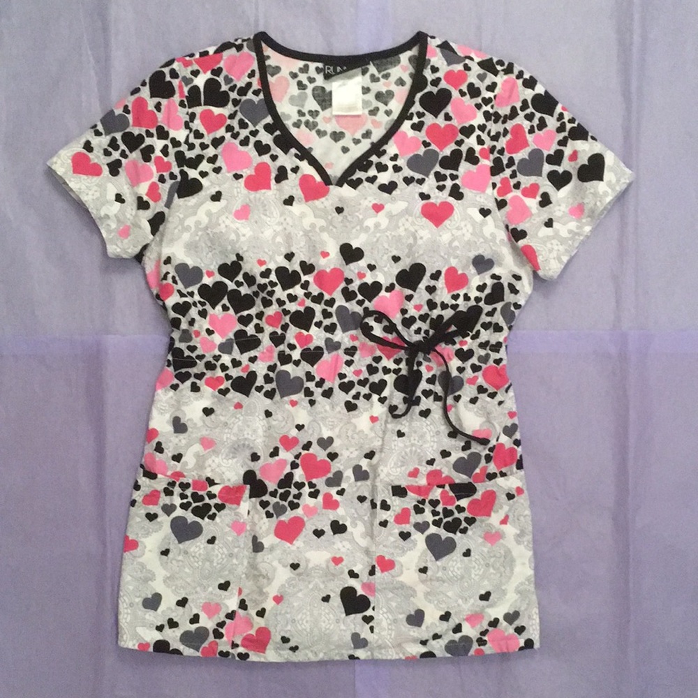 Cherokee Runway Hearts Scrub Top Size Small